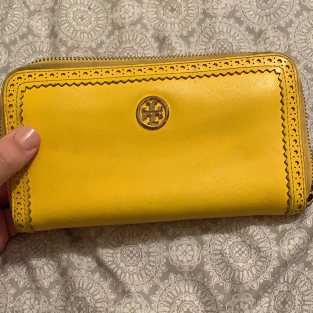tory burch wallet